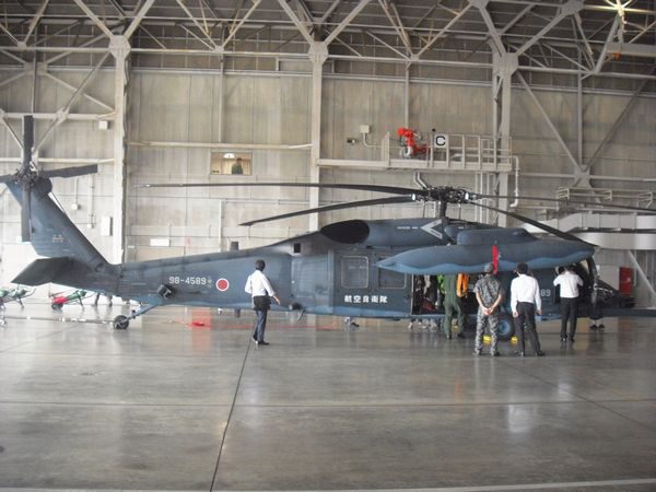 巨大なヘリコプター「UH-60J」